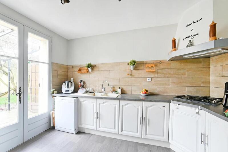 Maison - 244 m² - 9 pièces