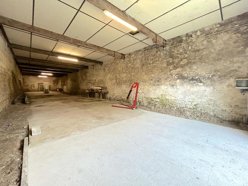 Entrepôt - 242 m² - 1 pièce
