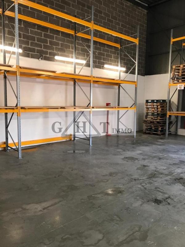 Entrepôt - 250 m²