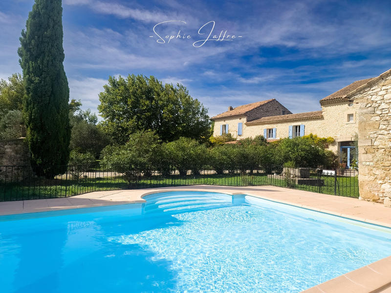 Mas - 273 m² - 8 pièces