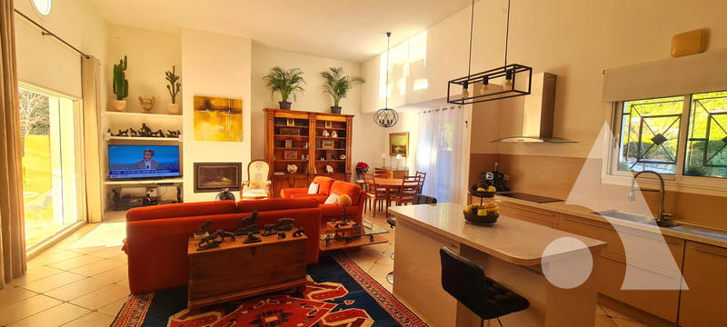 Maison - 159 m² - 6 pièces