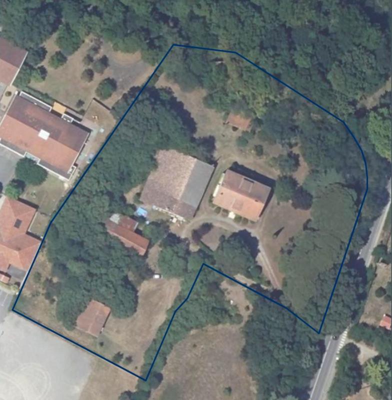 Mas - 800 m² - 13 pièces