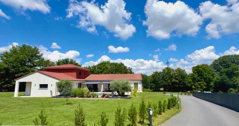 Maison - 266 m² - 8 pièces