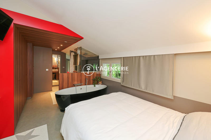 Maison - 260 m² - 10 pièces