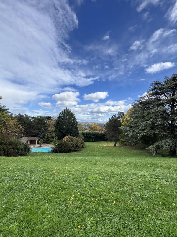 Maison - 434 m² - 8 pièces