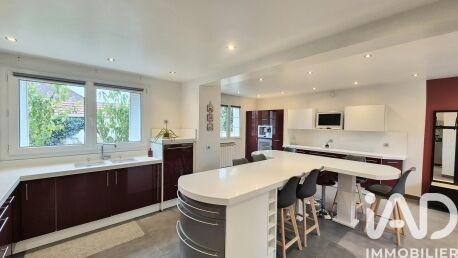 Maison - 230 m² - 7 pièces