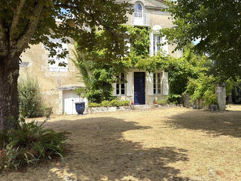 Maison - 247 m² - 8 pièces