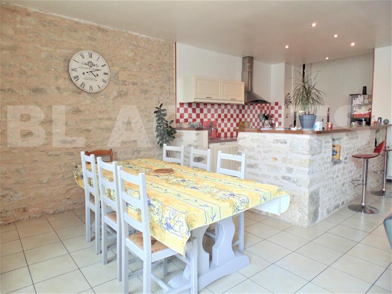 Maison - 240 m² - 6 pièces