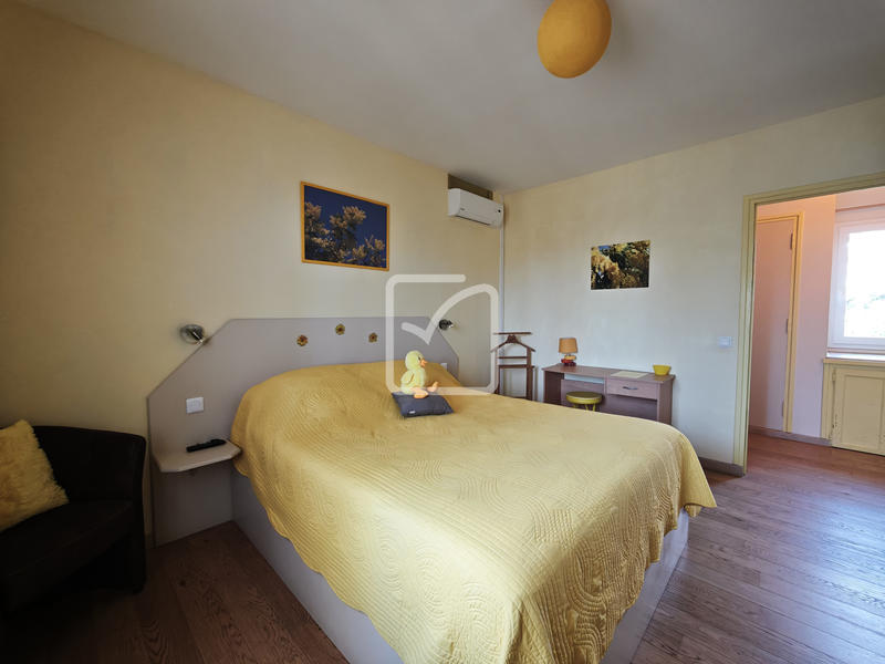 Propriété - 470 m² - 10 pièces