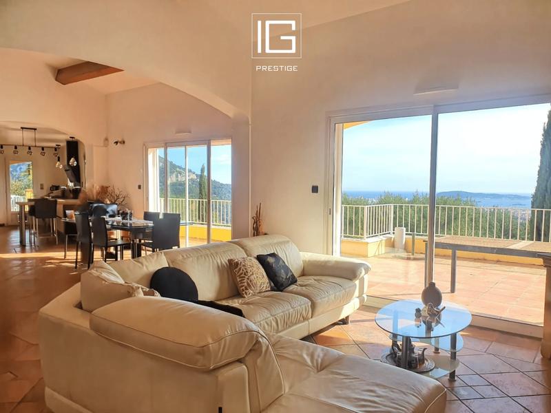 Maison - 300 m² - 10 pièces