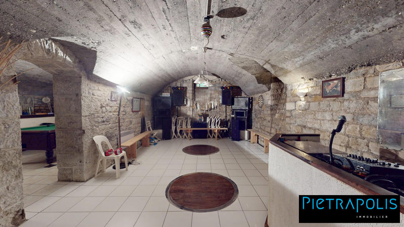 Maison - 251 m² - 9 pièces