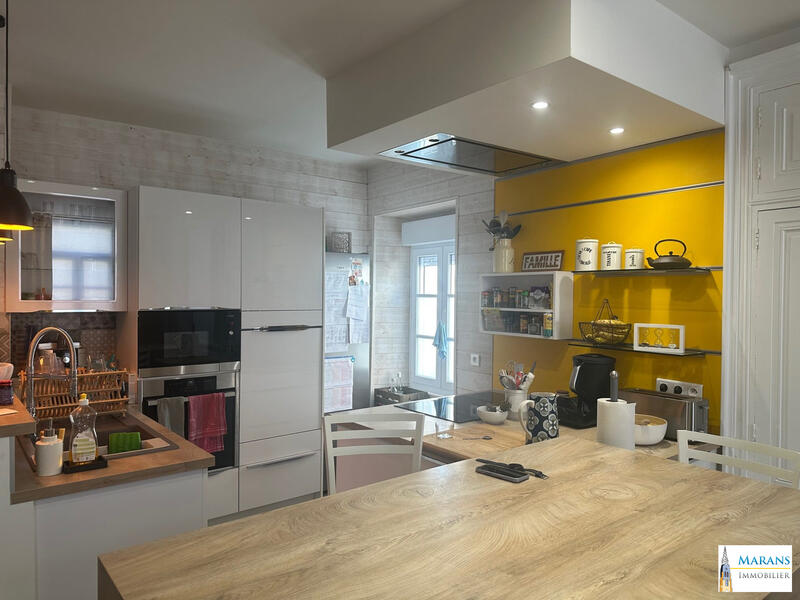 Maison - 235 m² - 10 pièces