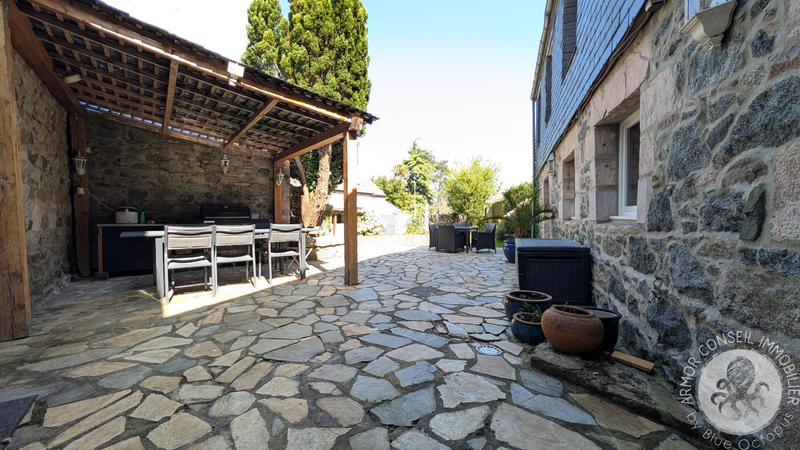 Maison - 281 m² - 10 pièces