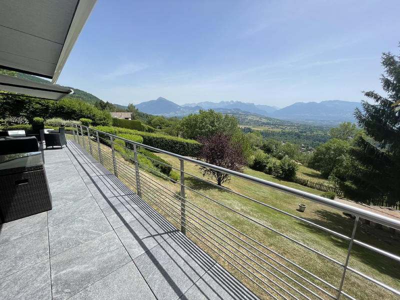 Maison - 228 m² - 7 pièces