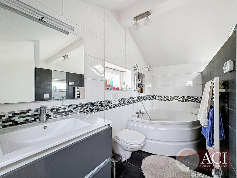 Maison - 185 m² - 6 pièces