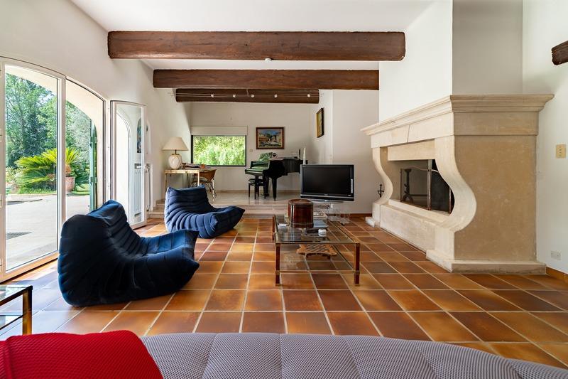 Mas - 440 m² - 12 pièces