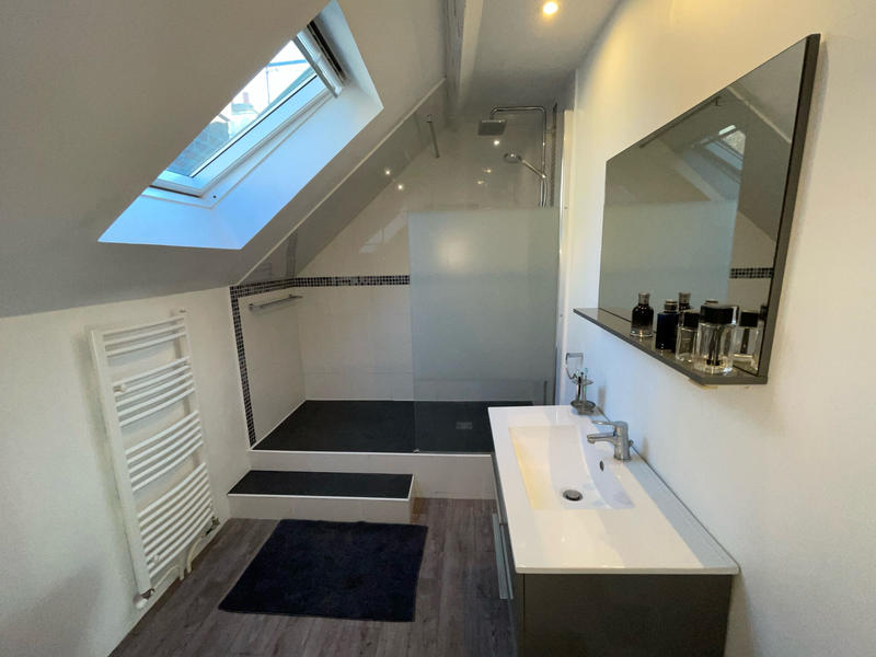 Maison - 224 m² - 7 pièces