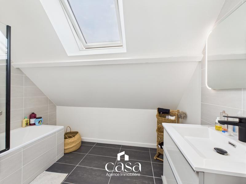 Maison - 210 m² - 9 pièces