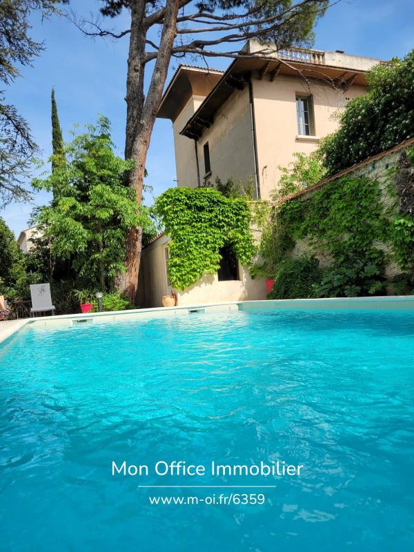 Propriété - 280 m² - 10 pièces