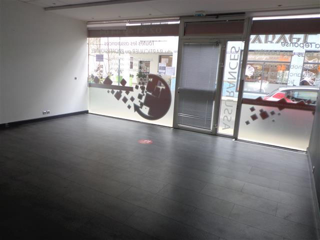 Local commercial - 73 m² - 4 pièces