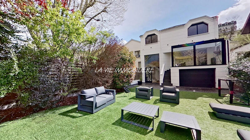 Maison contemporaine - 234 m² - 6 pièces