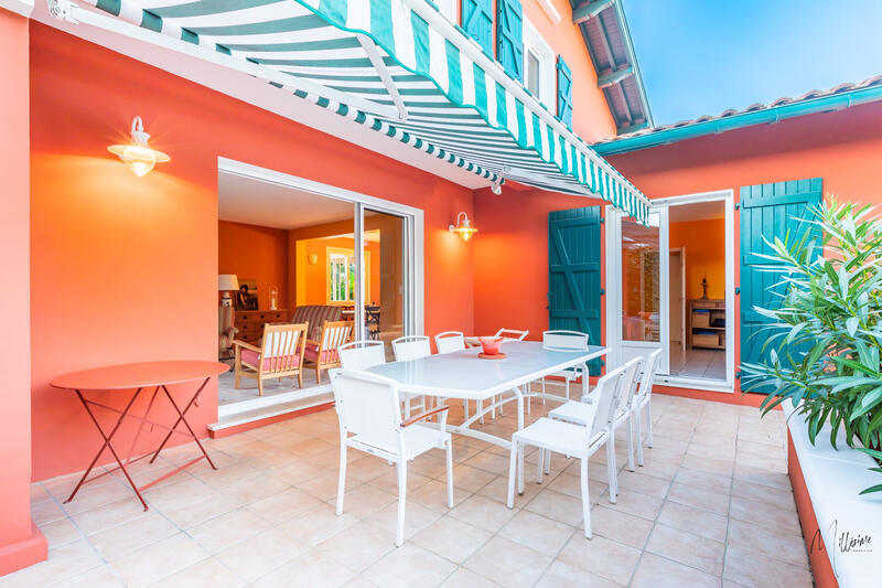 Maison - 220 m² - 8 pièces