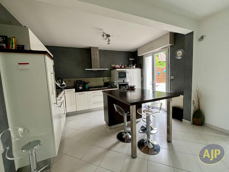 Maison - 139 m² - 7 pièces