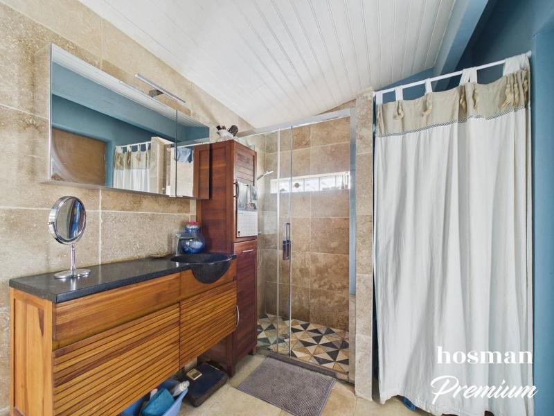 Maison - 235 m² - 6 pièces