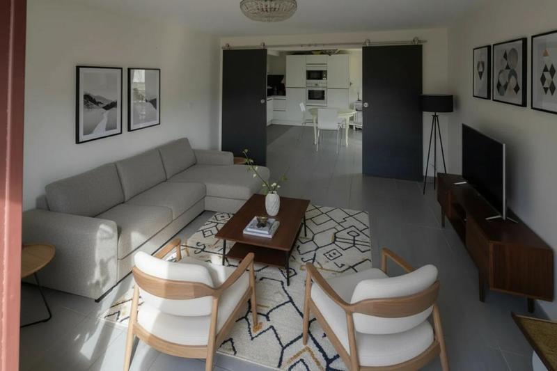 Maison - 270 m² - 11 pièces