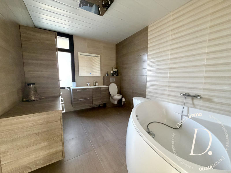 Maison - 170 m² - 5 pièces