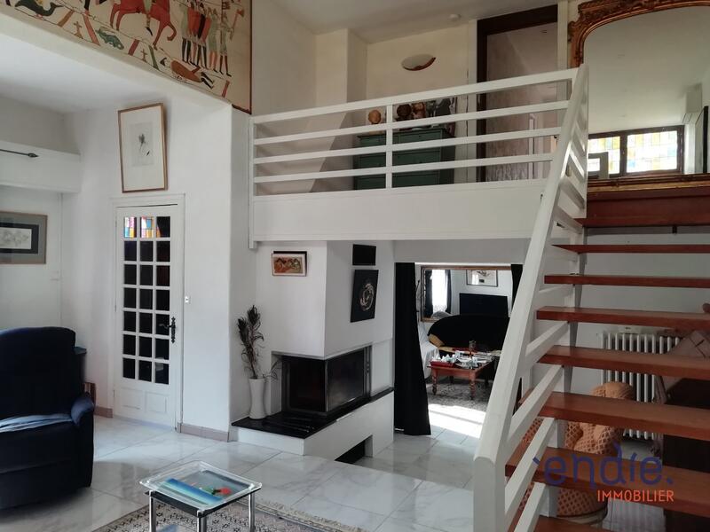 Maison - 212 m² - 7 pièces