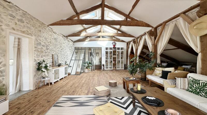 Maison - 312 m² - 9 pièces