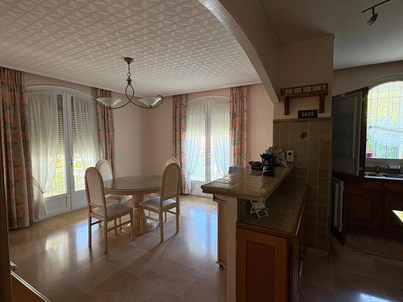 Maison - 210 m² - 9 pièces