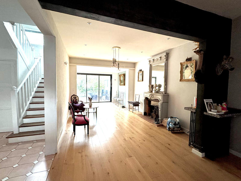 Maison - 204 m² - 8 pièces