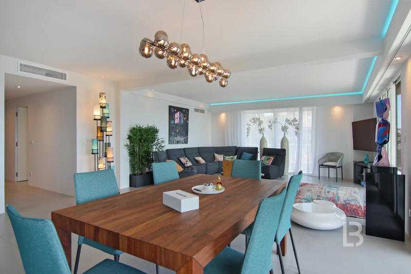 Appartement - 148 m² - 5 pièces