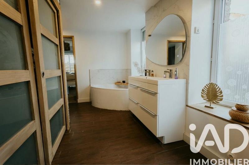 Maison - 210 m² - 9 pièces