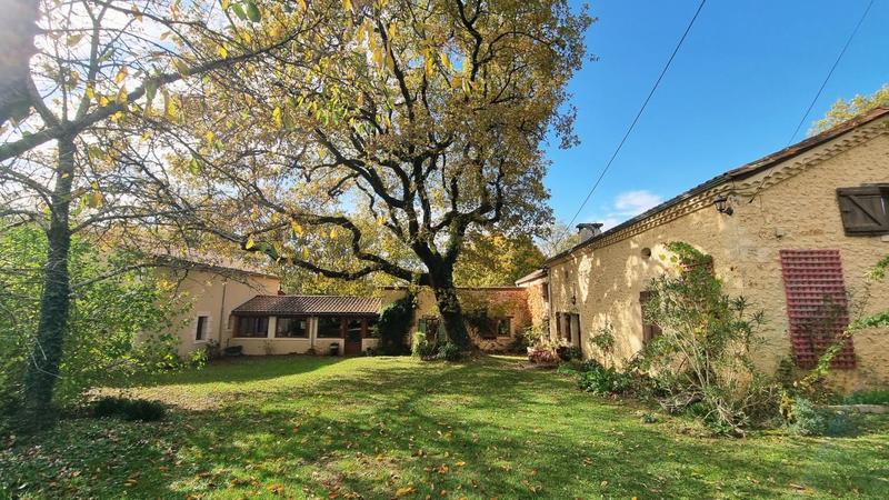 Propriété - 327 m² - 10 pièces