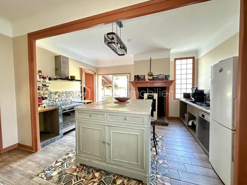 Demeure - 256 m² - 7 pièces