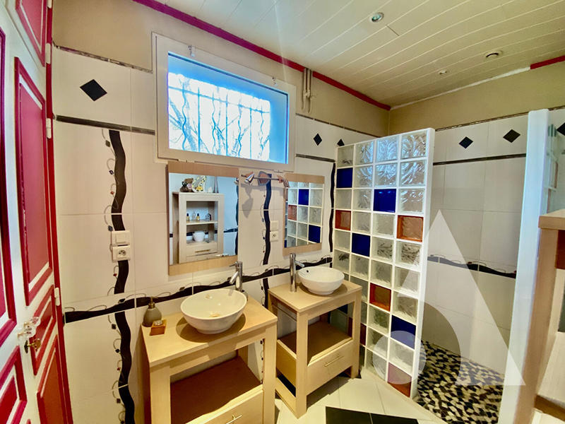 Maison - 224 m² - 6 pièces