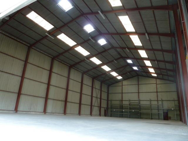 Local commercial - 2 400 m²