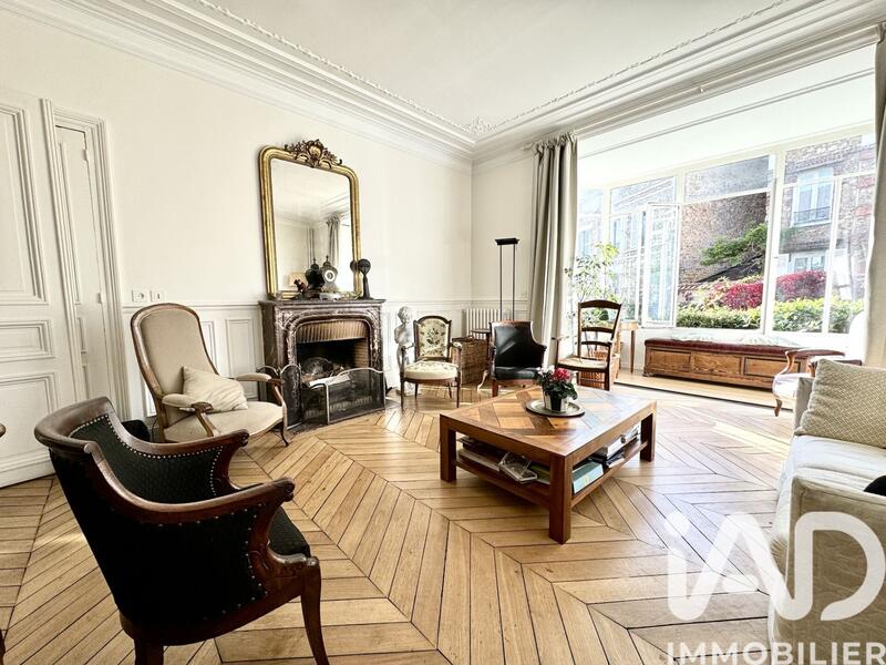 Maison - 257 m² - 11 pièces