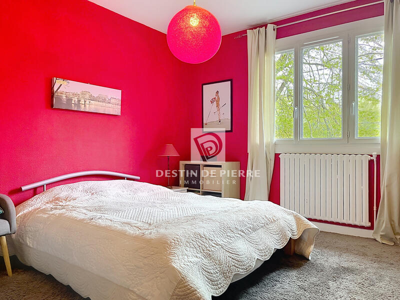 Maison - 240 m² - 10 pièces