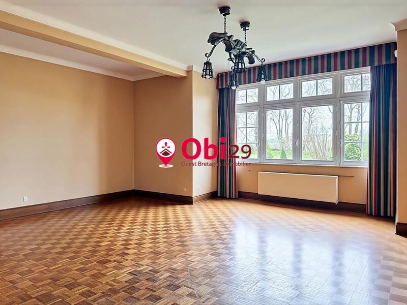 Maison - 215 m² - 13 pièces