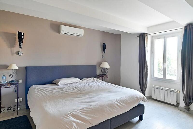 Maison - 312 m² - 11 pièces