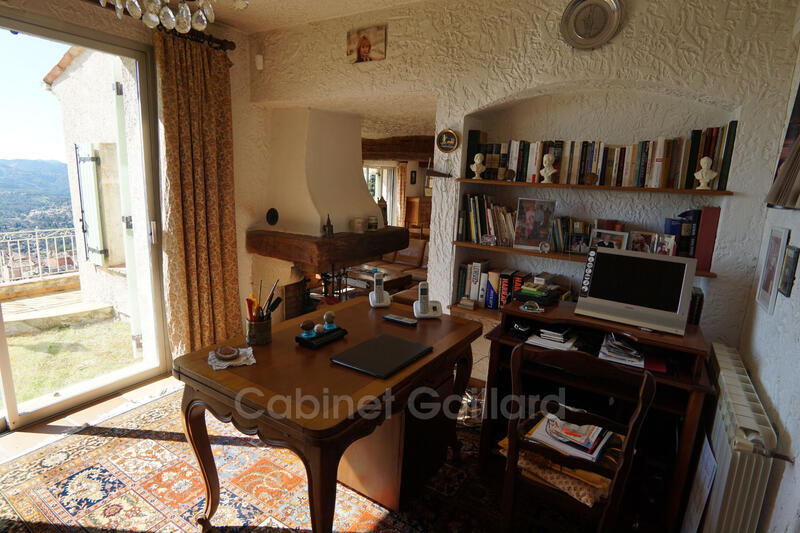 Maison - 220 m² - 6 pièces