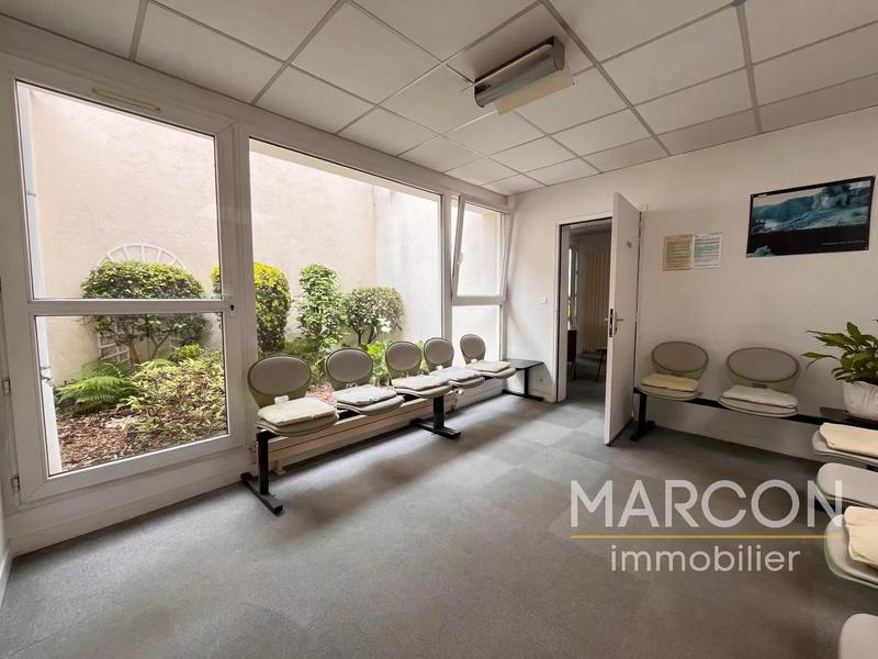 Local d'activités - 69 m² - 3 pièces