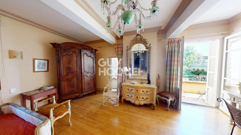 Maison - 360 m² - 9 pièces