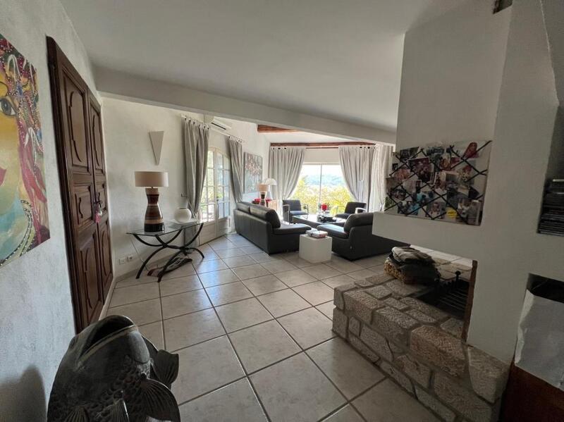 Propriété - 159 m² - 6 pièces