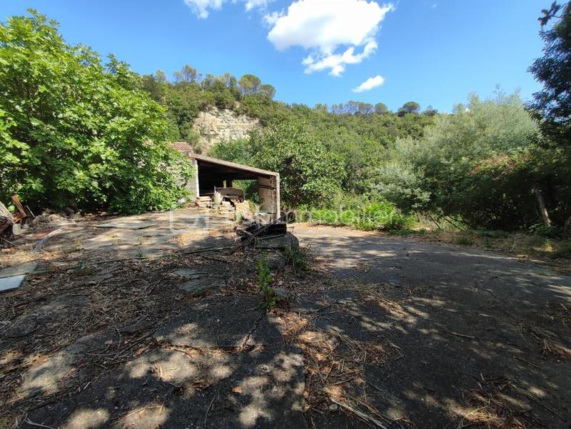 Immeuble - 180 m² - 1 pièce