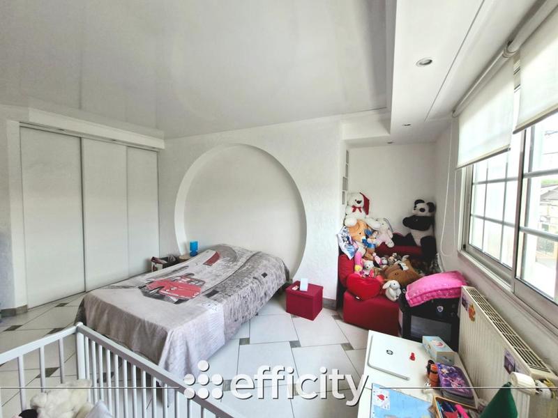 Maison - 242 m² - 6 pièces